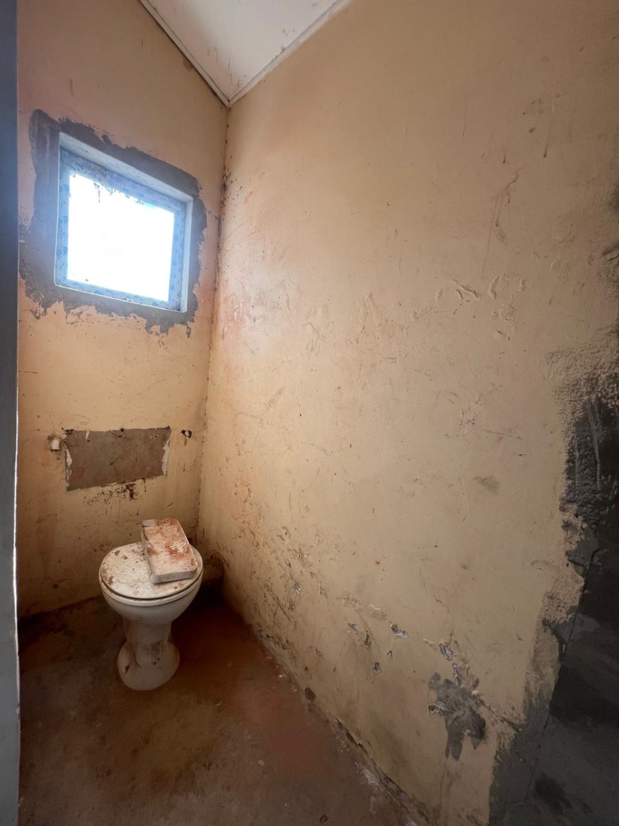 6 Bedroom Property for Sale in Rowallan Park Eastern Cape